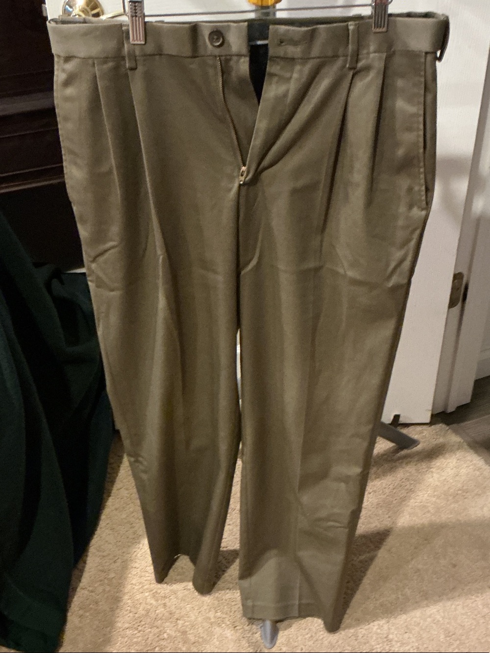 Haggar Olive Pleated Men’s Dress Pants
